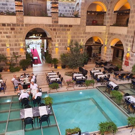 Cesme Kanuni Kervansaray Historical Hotel Exterior photo
