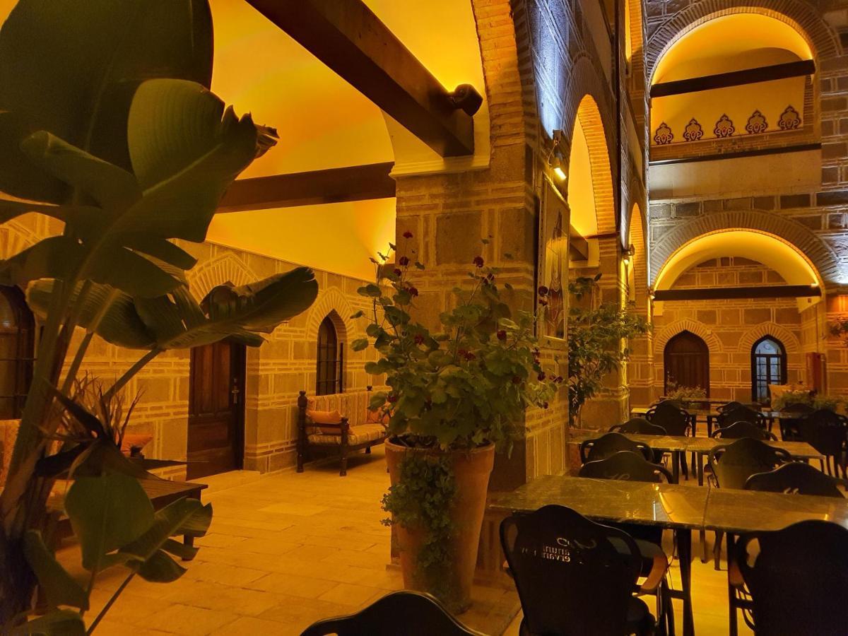 Cesme Kanuni Kervansaray Historical Hotel Exterior photo