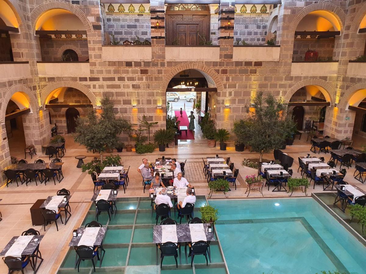Cesme Kanuni Kervansaray Historical Hotel Exterior photo