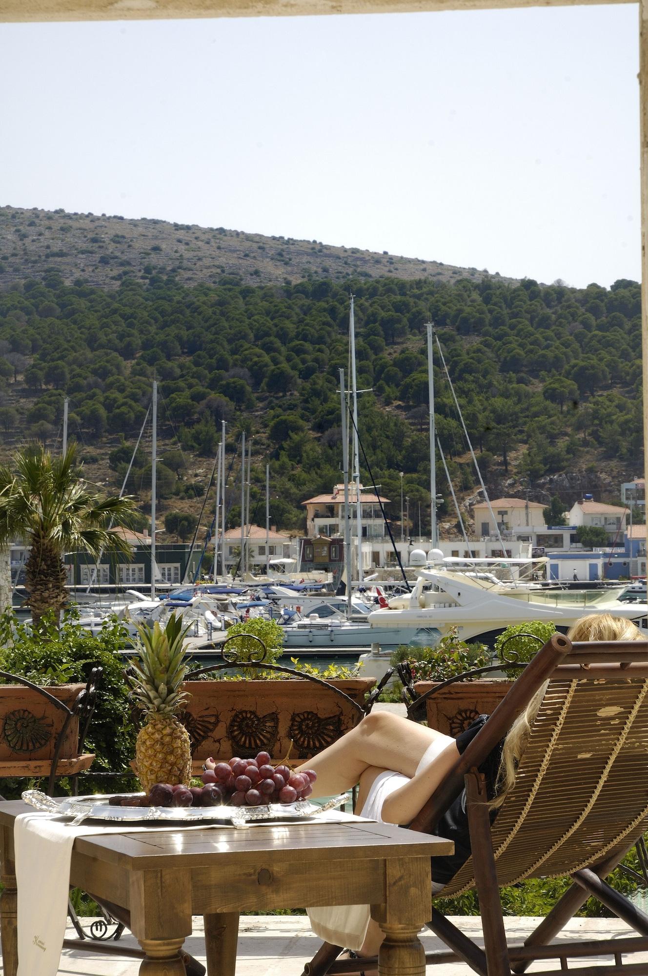 Cesme Kanuni Kervansaray Historical Hotel Exterior photo