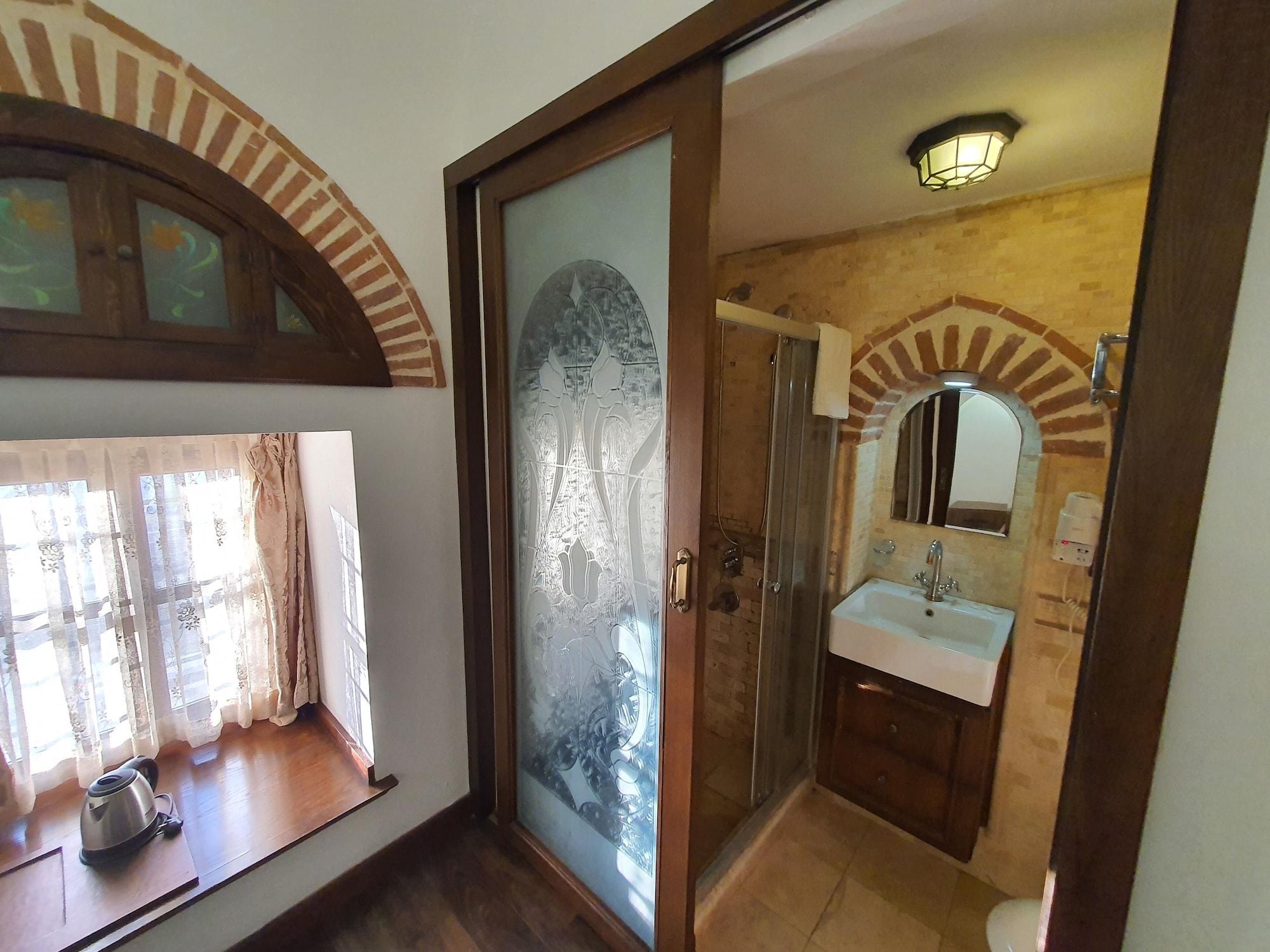 Cesme Kanuni Kervansaray Historical Hotel Exterior photo