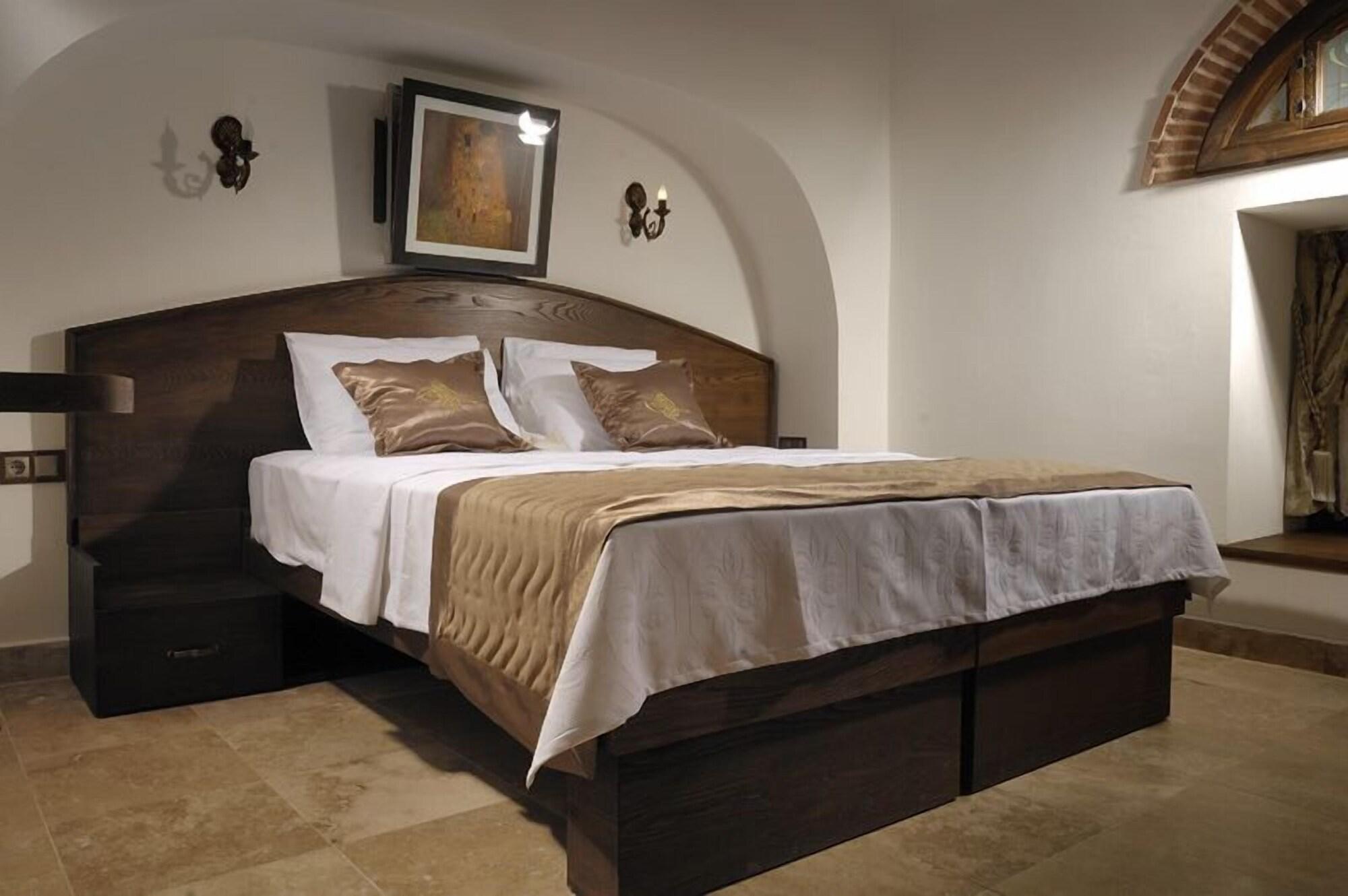 Cesme Kanuni Kervansaray Historical Hotel Exterior photo