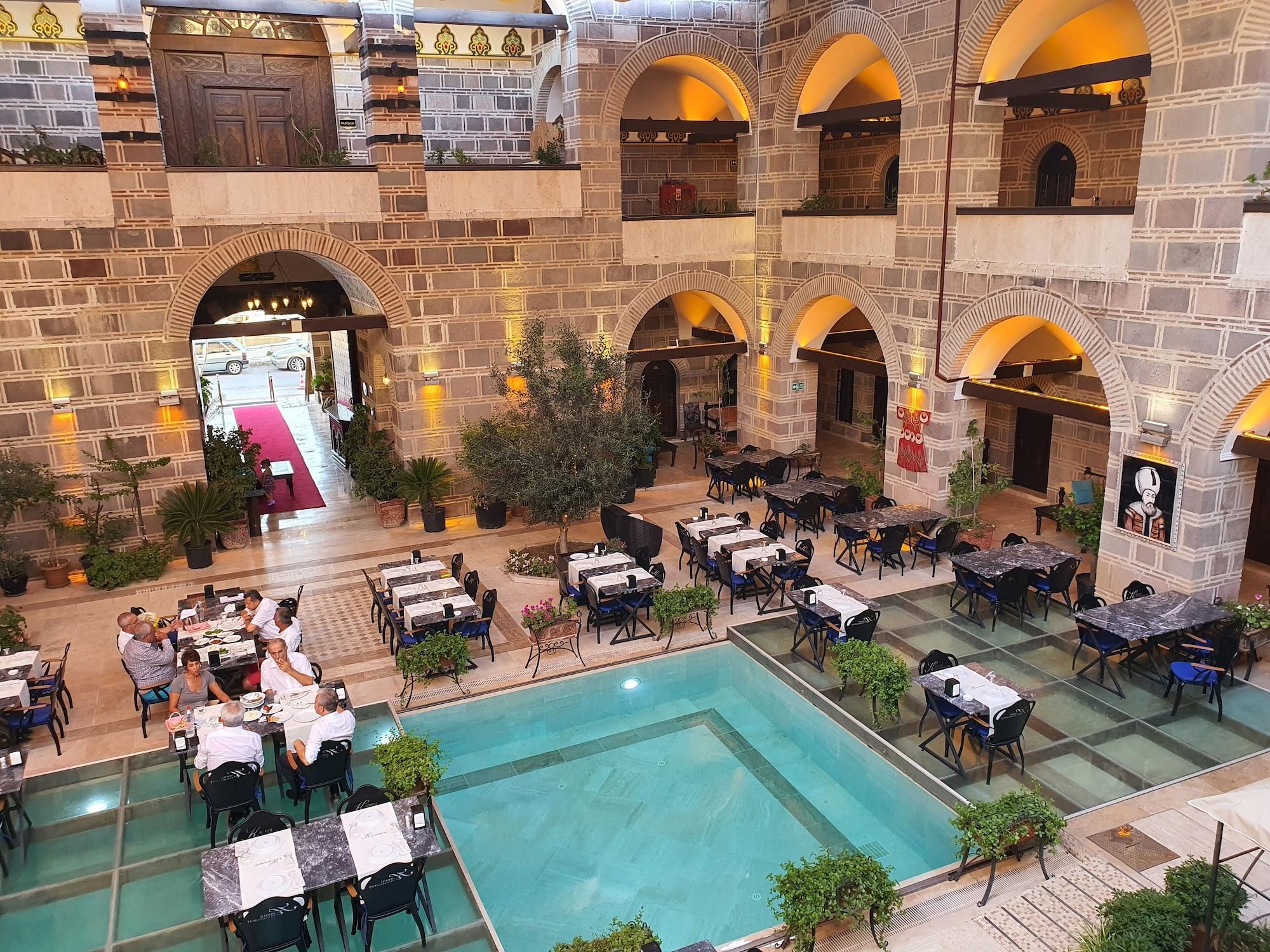 Cesme Kanuni Kervansaray Historical Hotel Exterior photo