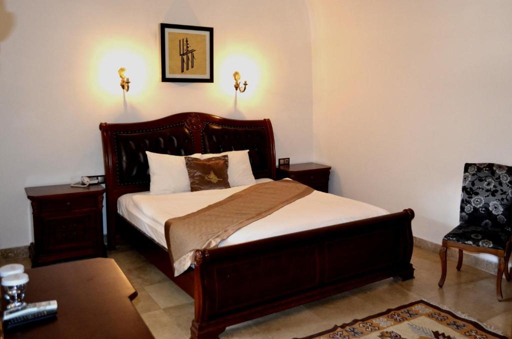 Cesme Kanuni Kervansaray Historical Hotel Room photo