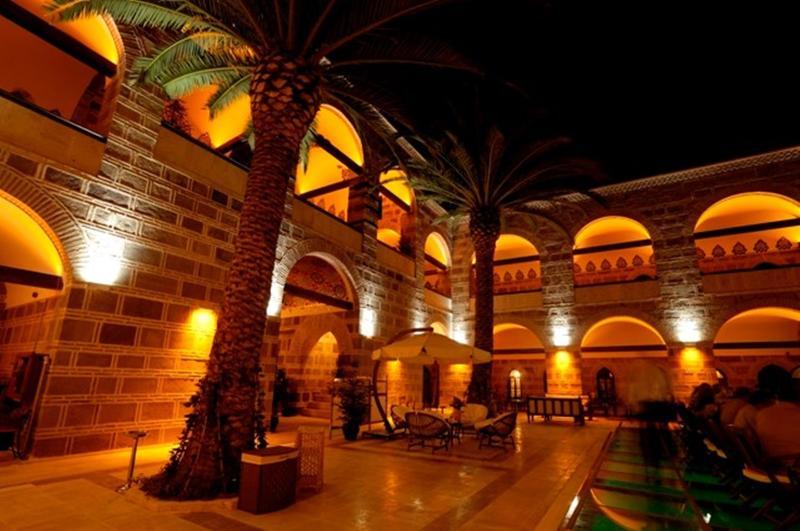 Cesme Kanuni Kervansaray Historical Hotel Exterior photo