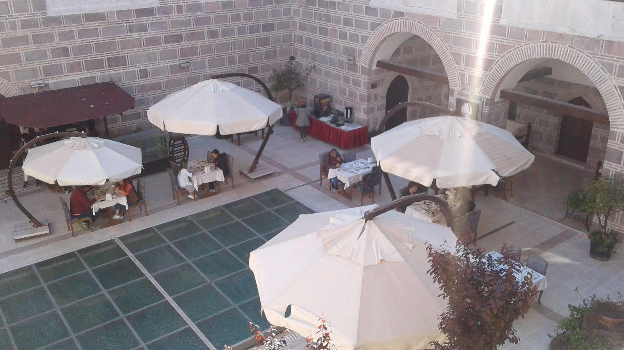 Cesme Kanuni Kervansaray Historical Hotel Exterior photo