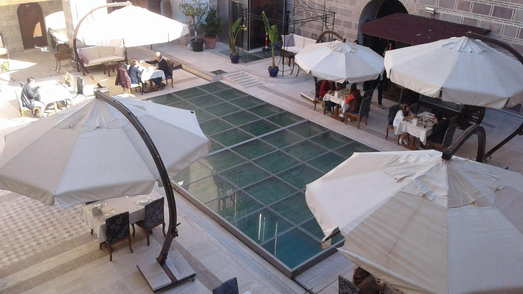 Cesme Kanuni Kervansaray Historical Hotel Exterior photo