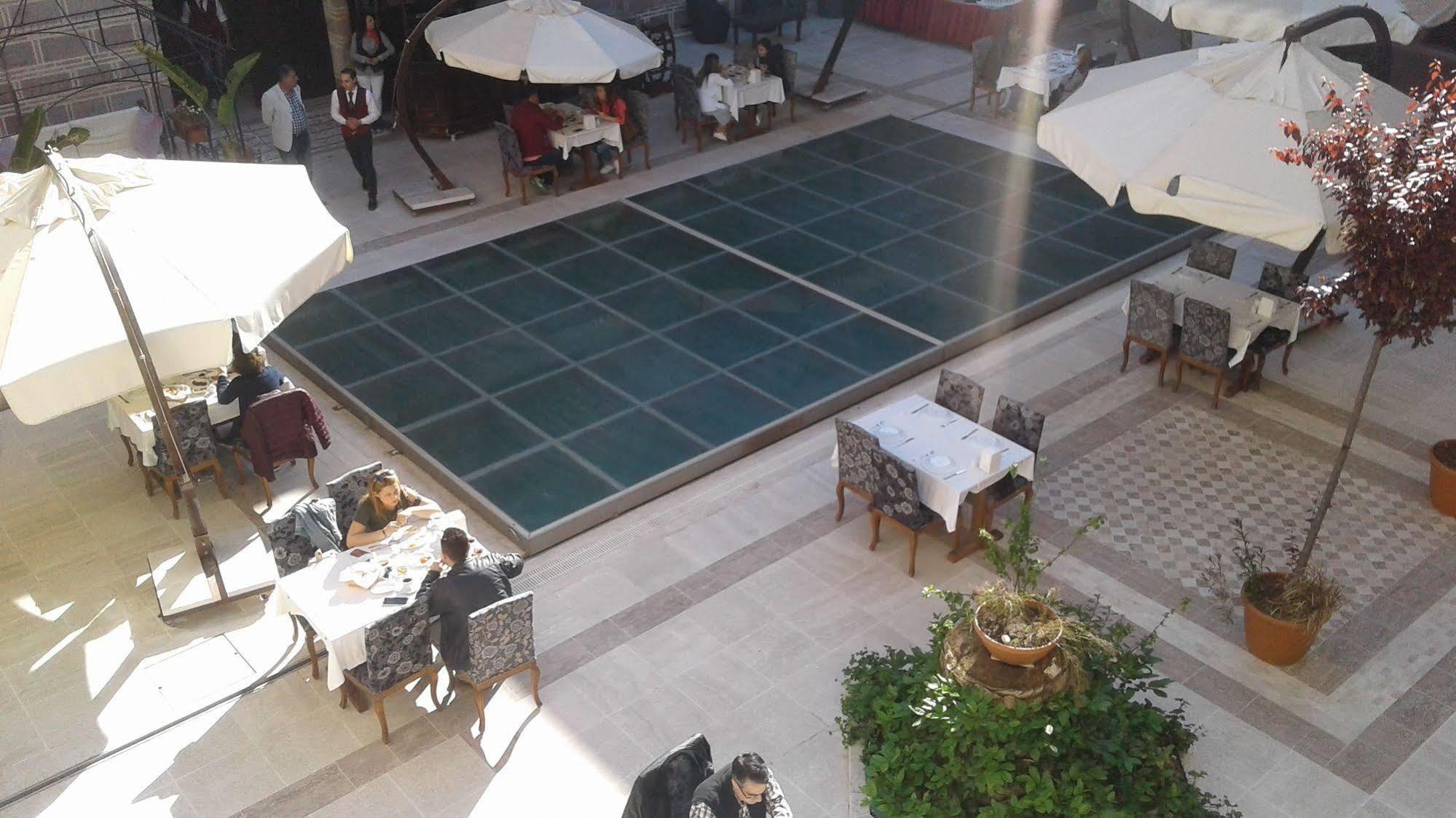 Cesme Kanuni Kervansaray Historical Hotel Exterior photo